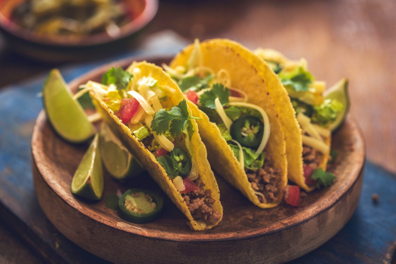 Prepara tostadas de maíz con carne molida | Gourmet