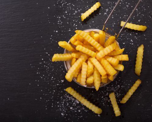 Prepara ricas, frescas y crocantes papas fritas en casa