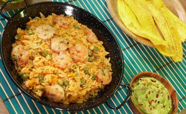 Arroz con camarones y vegetales