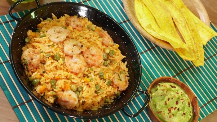 Arroz con camarones y vegetales